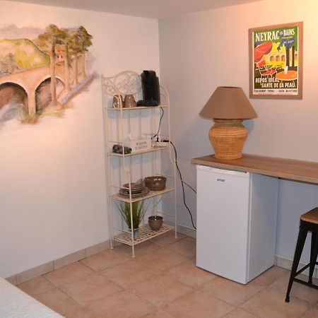 Maison Sous Le Pont Bed & Breakfast Meyras Bagian luar foto