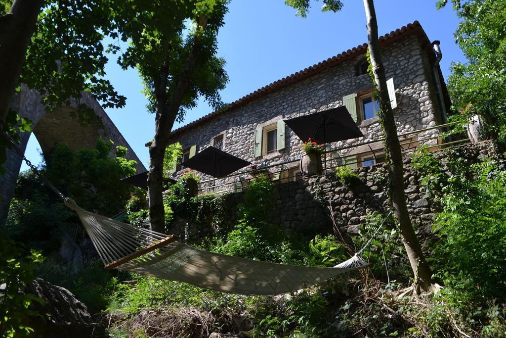 Maison Sous Le Pont Bed & Breakfast Meyras Bagian luar foto