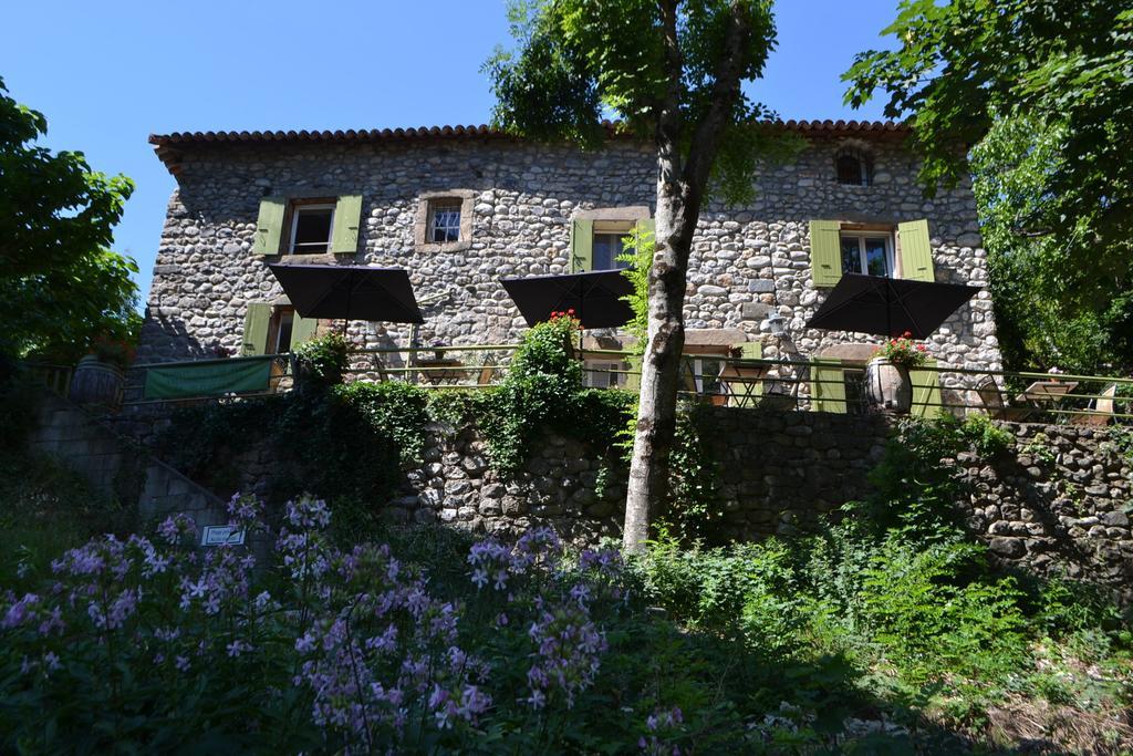Maison Sous Le Pont Bed & Breakfast Meyras Bagian luar foto