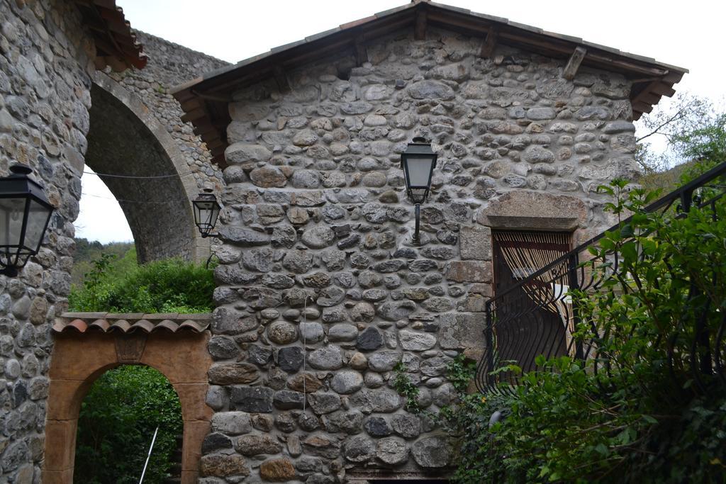 Maison Sous Le Pont Bed & Breakfast Meyras Bagian luar foto